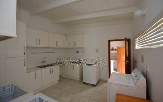 7 Bedroom House For Sale in Henties Bay Central, Henties Bay