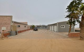 7 Bedroom House For Sale in Henties Bay Central, Henties Bay