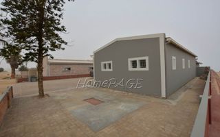 7 Bedroom House For Sale in Henties Bay Central, Henties Bay