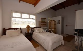 7 Bedroom House For Sale in Henties Bay Central, Henties Bay