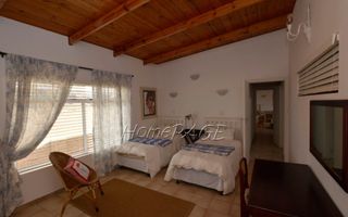 7 Bedroom House For Sale in Henties Bay Central, Henties Bay