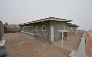 7 Bedroom House For Sale in Henties Bay Central, Henties Bay