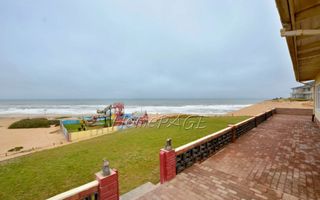 7 Bedroom House For Sale in Henties Bay Central, Henties Bay