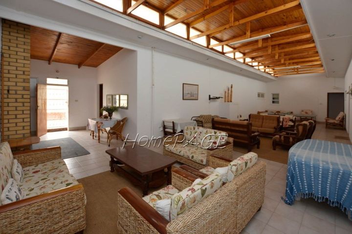 7 Bedroom House For Sale in Henties Bay Central, Henties Bay