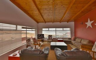 7 Bedroom House For Sale in Henties Bay Central, Henties Bay