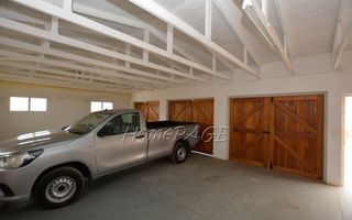7 Bedroom House For Sale in Henties Bay Central, Henties Bay