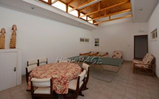 7 Bedroom House For Sale in Henties Bay Central, Henties Bay