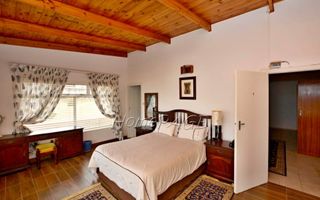 7 Bedroom House For Sale in Henties Bay Central, Henties Bay