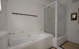 7 Bedroom House For Sale in Henties Bay Central, Henties Bay