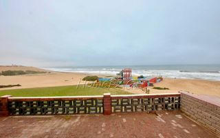 7 Bedroom House For Sale in Henties Bay Central, Henties Bay