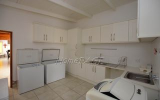 7 Bedroom House For Sale in Henties Bay Central, Henties Bay