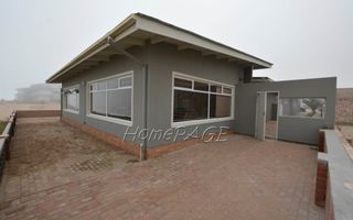 7 Bedroom House For Sale in Henties Bay Central, Henties Bay