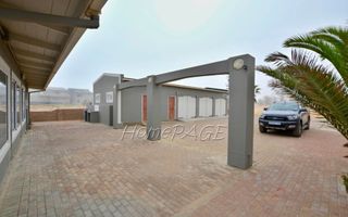 7 Bedroom House For Sale in Henties Bay Central, Henties Bay