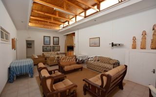 7 Bedroom House For Sale in Henties Bay Central, Henties Bay