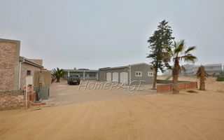 7 Bedroom House For Sale in Henties Bay Central, Henties Bay