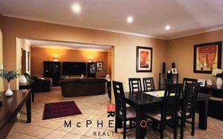 4 Bedroom House For Sale in Windhoek Country Club, Windhoek
