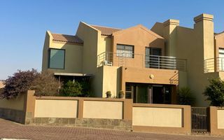 3 Bedroom House For Sale in Dolphin Beach