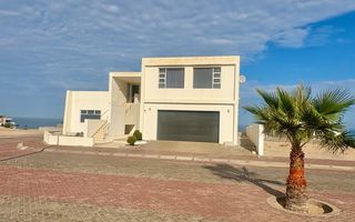 5 Bedroom House For Sale in Afrodite Beach