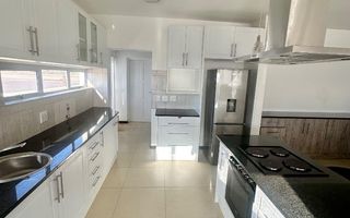5 Bedroom House For Sale in Afrodite Beach