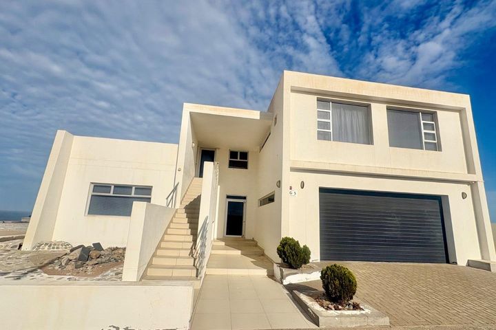 5 Bedroom House For Sale in Afrodite Beach