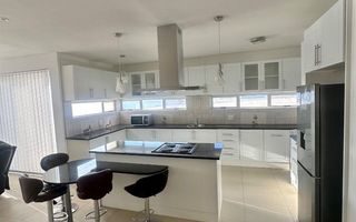 5 Bedroom House For Sale in Afrodite Beach