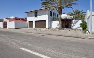 4 Bedroom House For Sale in Kramersdorf, Swakopmund