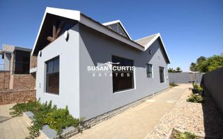 5 Bedroom House For Sale in Kramersdorf, Swakopmund
