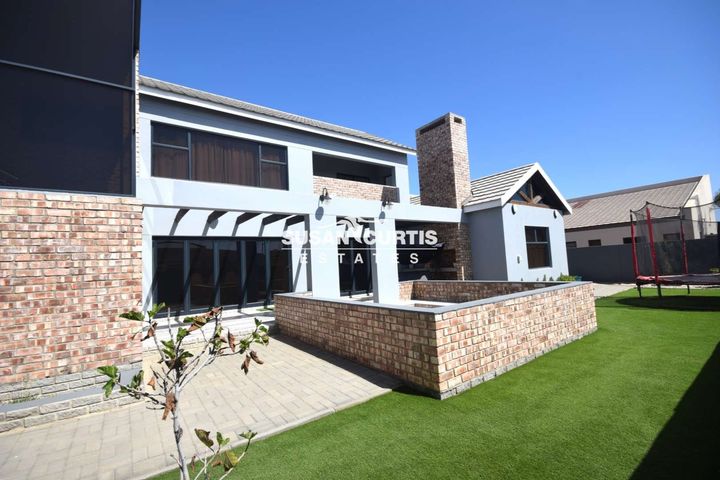 5 Bedroom House For Sale in Kramersdorf, Swakopmund