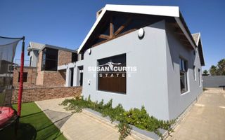 5 Bedroom House For Sale in Kramersdorf, Swakopmund