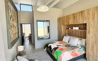 6 Bedroom House To Rent in Dolphin Beach