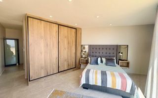 6 Bedroom House To Rent in Dolphin Beach