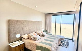 6 Bedroom House To Rent in Dolphin Beach