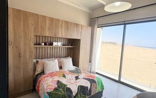 6 Bedroom House To Rent in Dolphin Beach