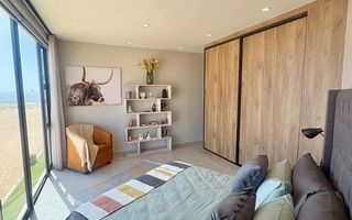 6 Bedroom House To Rent in Dolphin Beach