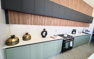 6 Bedroom House To Rent in Dolphin Beach