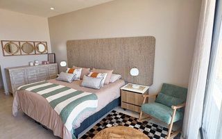 6 Bedroom House To Rent in Dolphin Beach