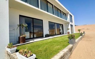 6 Bedroom House To Rent in Dolphin Beach