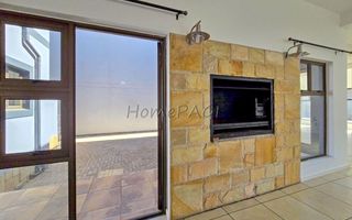 4 Bedroom House For Sale in Long Beach