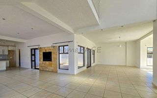 4 Bedroom House For Sale in Long Beach