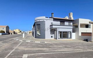 4 Bedroom House For Sale in Long Beach