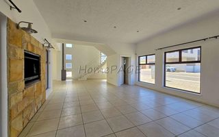 4 Bedroom House For Sale in Long Beach