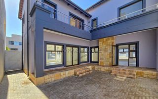 4 Bedroom House For Sale in Long Beach