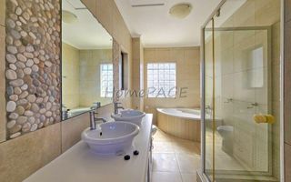 4 Bedroom House For Sale in Long Beach