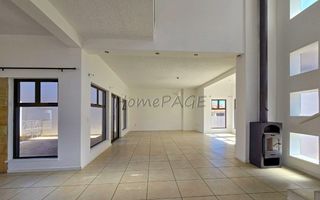 4 Bedroom House For Sale in Long Beach