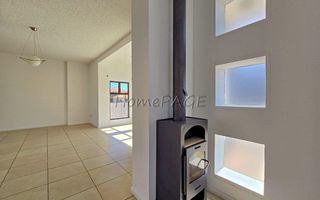 4 Bedroom House For Sale in Long Beach