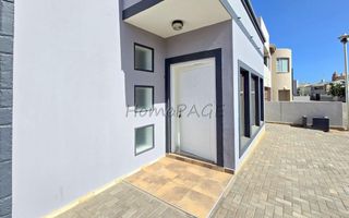 4 Bedroom House For Sale in Long Beach