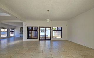 4 Bedroom House For Sale in Long Beach