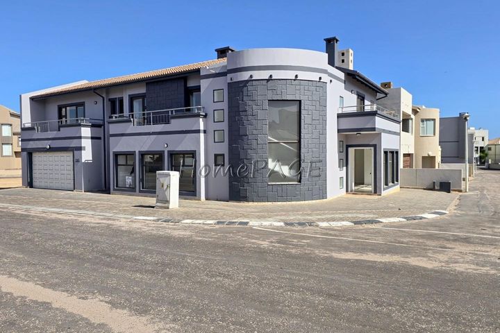 4 Bedroom House For Sale in Long Beach