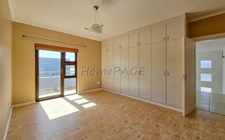 4 Bedroom House For Sale in Long Beach