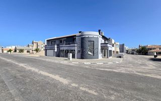 4 Bedroom House For Sale in Long Beach